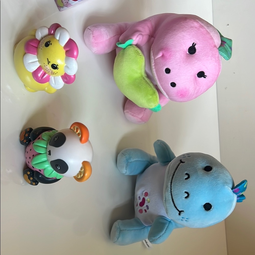 Moriah Elizabeth Mini Mystery plush and mini figures